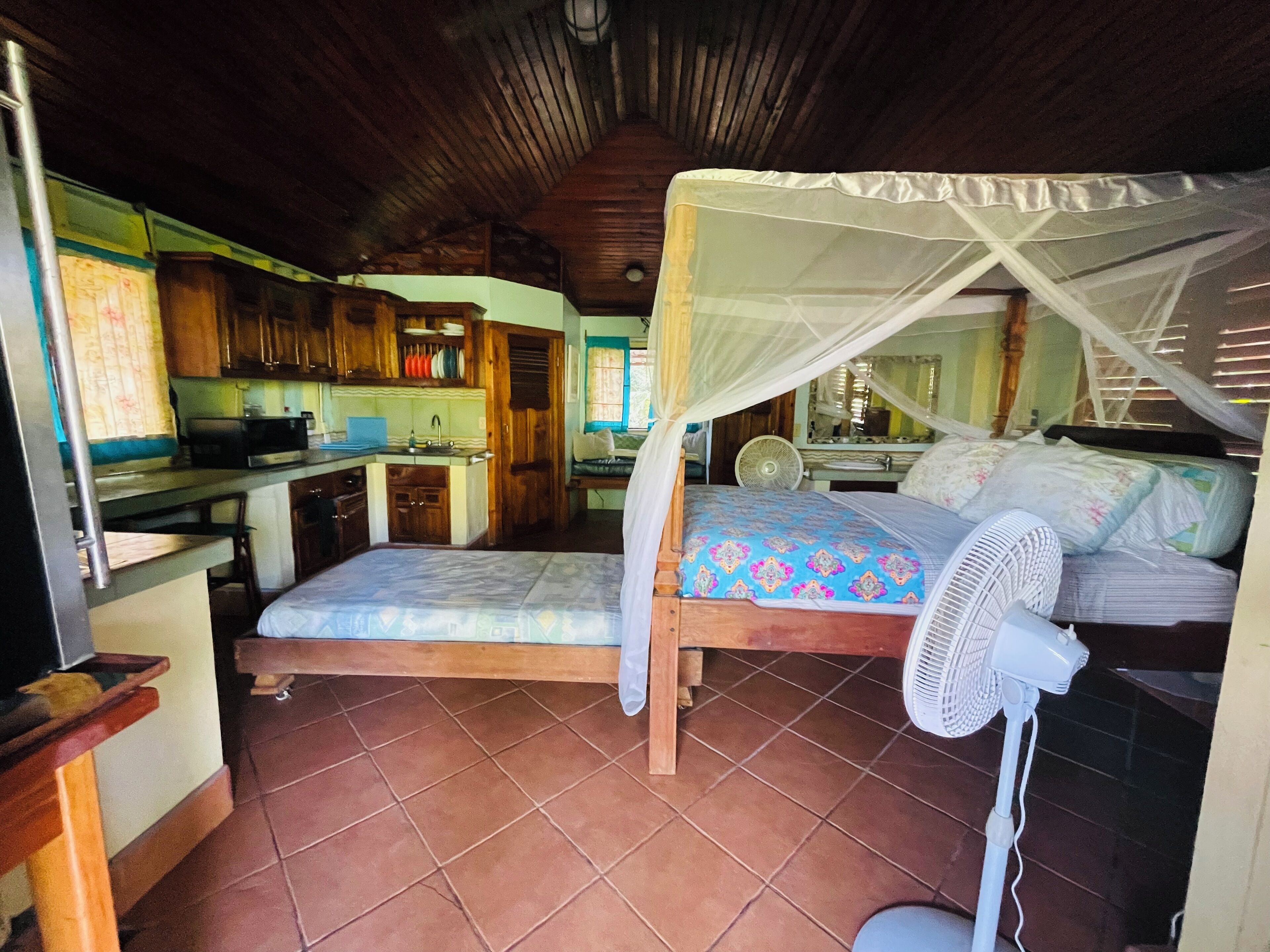 Zimmersafe, Bügeleisen/Bügelbrett, kostenloses WLAN, Bettwäsche