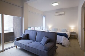 Deluxe-Apartment | Daunenbettdecken, individuell dekoriert, individuell eingerichtet