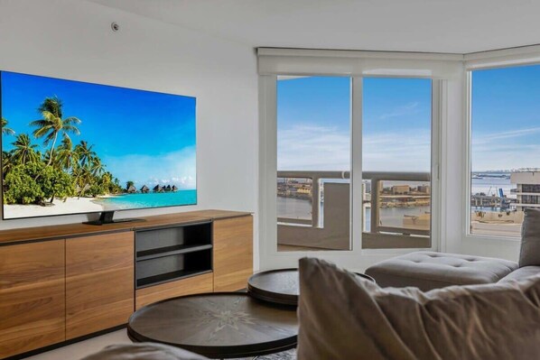 TV, offices - Comfortable 2BR, All Amenities, Art Basel Stay! (Miami)