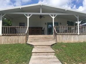 Terrace/patio - Canal home, NAS, Blue Angels, Tiki Bar, near beaches, bring your boat (Pensacola)