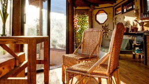 Casa panorámica, 2 habitaciones, Terraza, vista a la montaña | Área de sala de estar
