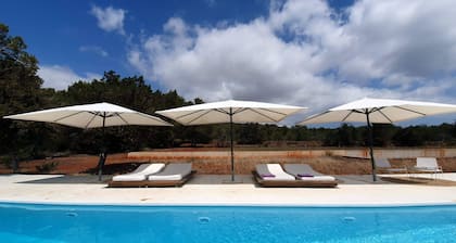 Talo uima-altaalla L'Annexe. (Privé Lounge) Ibiza.