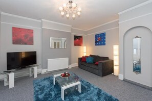 Apartment | Living area | Flat-screen TV - Seafront Walk Garden Apartment (Broadstairs)