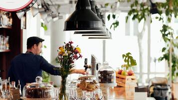 Bar (in der Unterkunft)