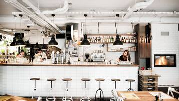 Bar (in der Unterkunft)