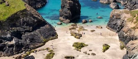 Una spiaggia nelle vicinanze