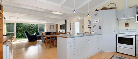 Refrigerador, microondas, horno y lavavajillas