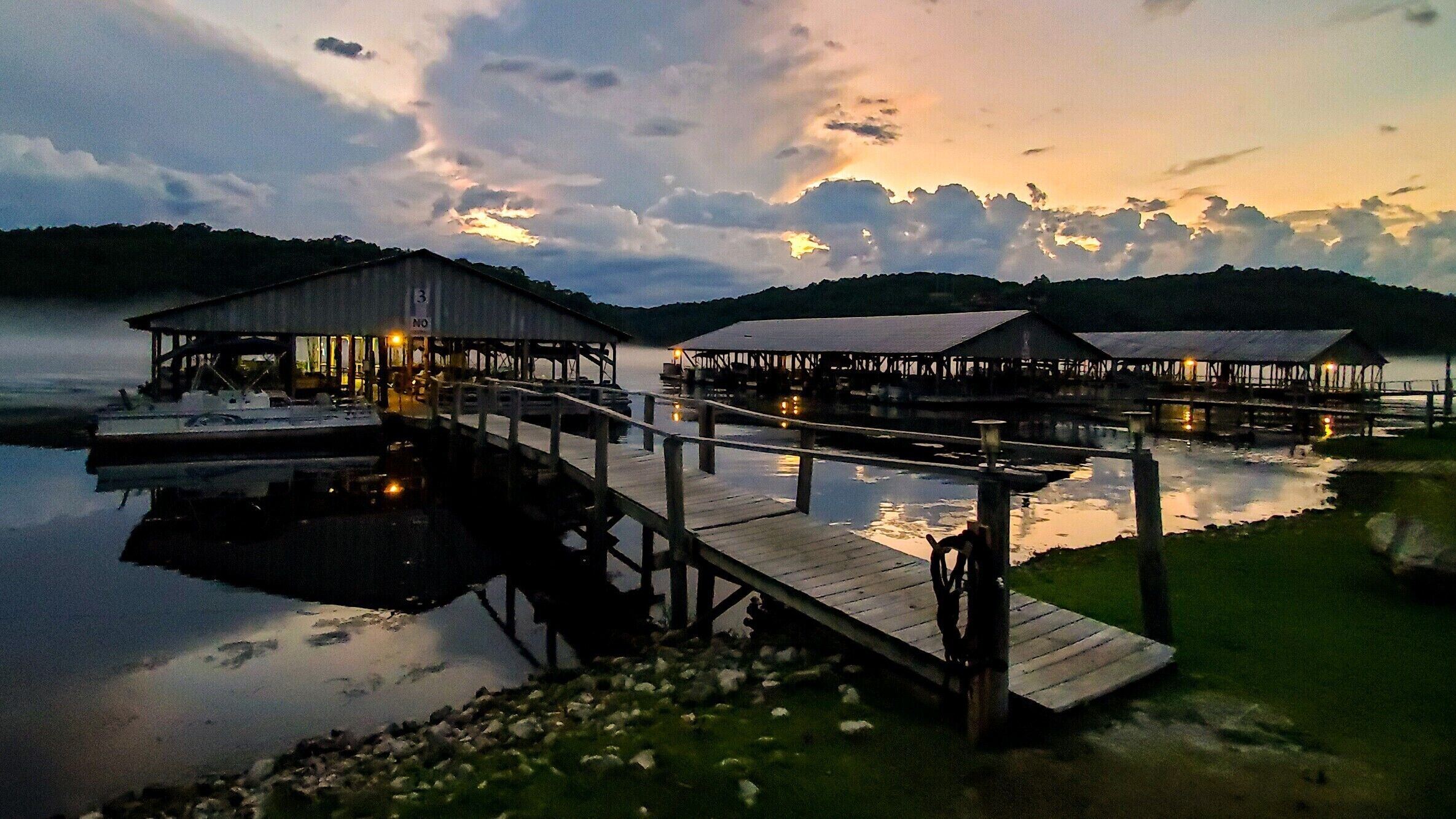OZARK BEACH RESORT  Cabin & Boat Rentals