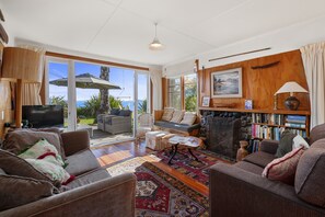 TV, fireplace, Netflix, streaming services