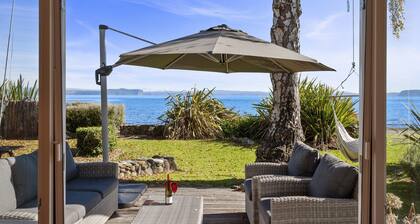 North Cole Cottage - Hatepe Lake Front ja lemmikkieläinystävällinen Loma