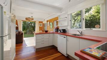 Réfrigérateur, micro-ondes, four, lave-vaisselle