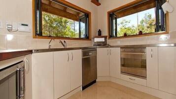 Frigorifero, microonde, forno, lavastoviglie