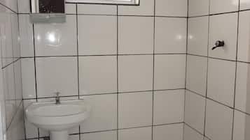 Quarto quíntuplo standard | Ilmainen Wi-Fi, vuodevaatteet