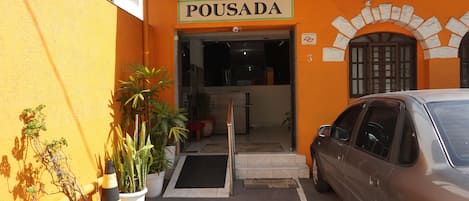 EntrĂ©e de lâhĂ©bergement