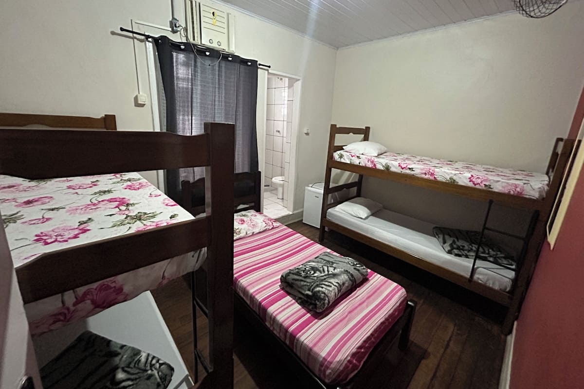 1 bedroom, free WiFi, bed sheets