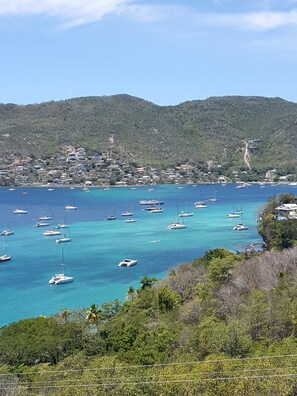 Beach nearby, white sand, beach bar