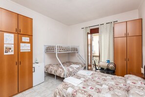 Frette Italian sheets, premium bedding, down duvets, desk - Grotta di Rita (Turin)