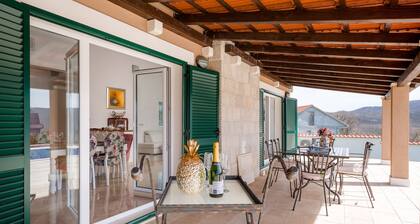 Villa Dea - Luxury Villa with Outdoor Swimming Pool