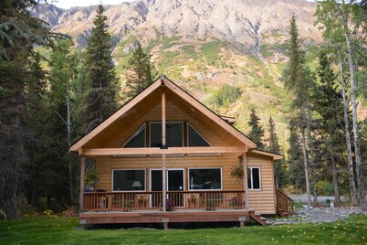 Lower Paradise Log Cabin in Moose Pass