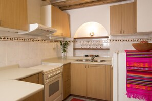 Fridge, microwave, oven, stovetop - COZY & SPACIOUS BOUTIQUE LOFT Close to LA RONDA- AUTHENTIC Colonial touches (Quito)