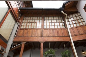 Exterior detail - COZY & SPACIOUS BOUTIQUE LOFT Close to LA RONDA- AUTHENTIC Colonial touches (Quito)