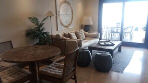 TV, DVD player - 123 - Penthouse with Private Pool (Estepona)