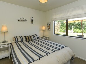 3 bedrooms, bed sheets