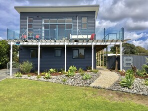 Property grounds - Oceans 8 - Mangawhai Heads Holiday Home (Mangawhai Heads)
