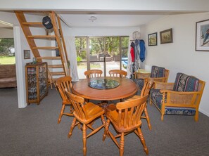 Dining - Pihanga Cottage - Kuratau Bach (Kuratau)