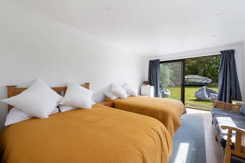 Pihanga Cottage - Kuratau Bach