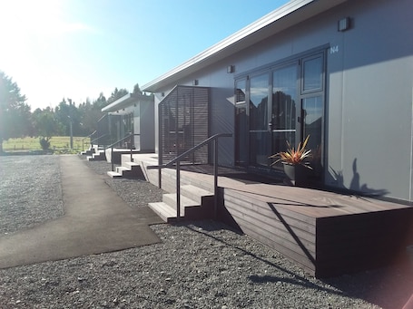 Exterior. Pine Lake View Lodge