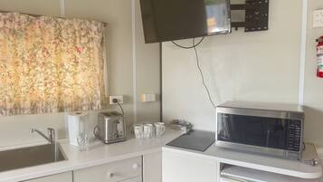 Standard Cabin | Private kitchen | Fridge, microwave, electric kettle