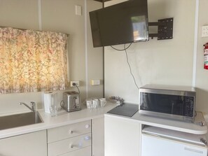Refrigerador, microondas, tetera/pava eléctrica