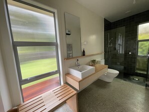 Badekar, hårtørrer, håndklæder, Sæbe