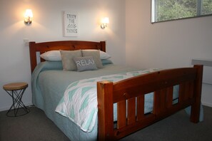 Cottage, 2 Bedrooms | 2 bedrooms, iron/ironing board, free cots/infant beds, free WiFi - Mapleview Cottage (Lake Tekapo)