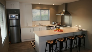 Cottage, 2 Bedrooms | Private kitchen | Coffee/tea maker, full-size fridge, microwave, oven - Mapleview Cottage (Lake Tekapo)