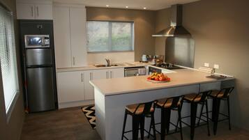 Cottage, 2 phòng ngủ | Bếp riêng | Tủ lạnh, lò vi sóng, lò nướng, bếp nấu