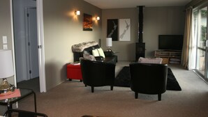 Cottage, 2 Bedrooms | Living area | Flat-screen TV - Mapleview Cottage (Lake Tekapo)