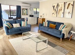 Flat-screen TV, DVD player, books, video library - The Nest in The Wood (with free fibre WiFi) (Nelson City)