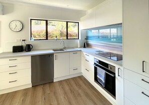 Fridge, microwave, oven, stovetop - The Nest in The Wood (with free fibre WiFi) (Nelson City)