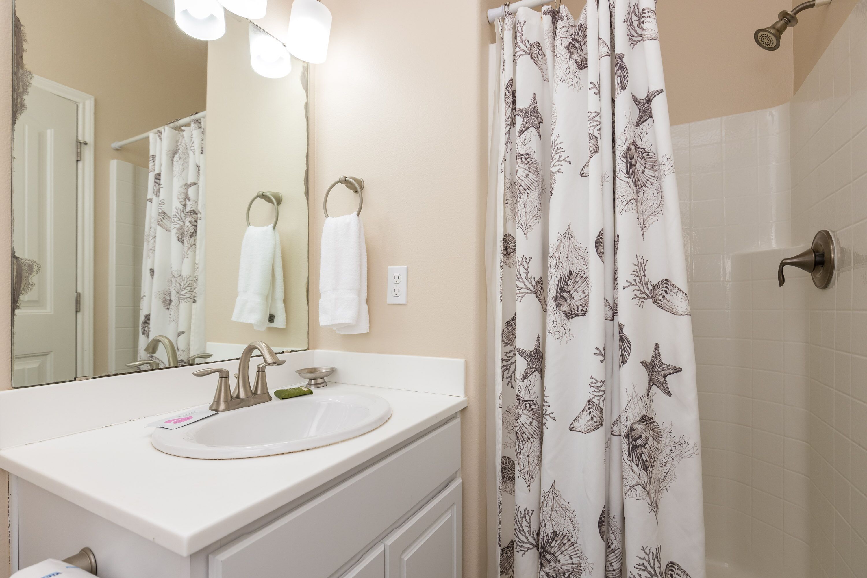 花灑/浴缸組合、風筒、提供毛巾、洗頭水