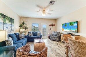 TV - Family-Friendly home w/Heated Pool, Playground, & a Short Drive to the Beach (Corpus Christi)