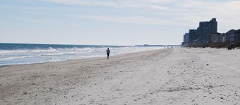 Heated Pool, Hot Tub, Firepit: Beach just 200 Steps. All Inclusive Rates!!