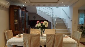 Villa, Garden View | In-room dining - Dar Monia (La Marsa)