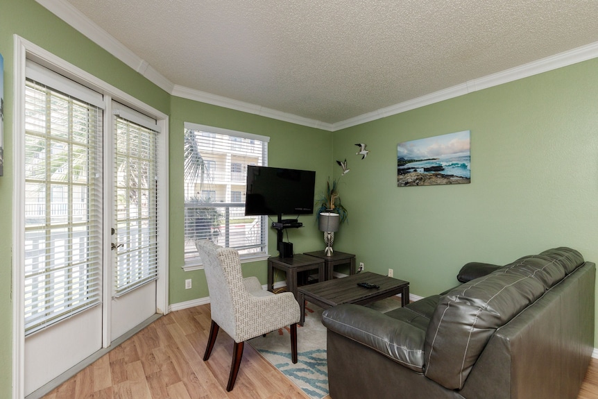 Dog-friendly Beach Retreat With Pool, Hot Tub, And Short Walk To The Beach - Whitecap Beach, TX