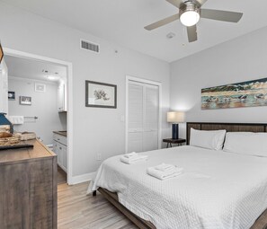 2 habitaciones, tabla de planchar con plancha, cuna de viaje y wifi 