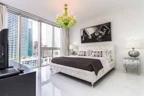 2 habitaciones, tabla de planchar con plancha y cuna de viaje 