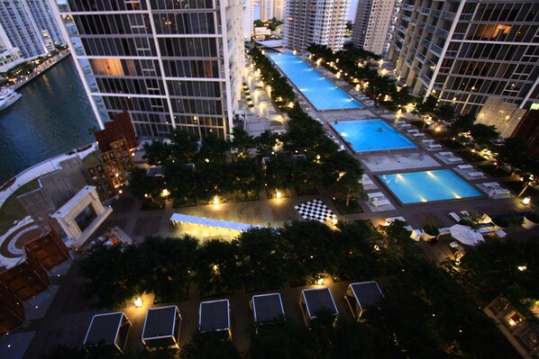 Indoor pool, outdoor pool - Luxury Waterfront Condo In The Urban Oasis At Icon-Brickell, W Resort Free SPA (Miami)