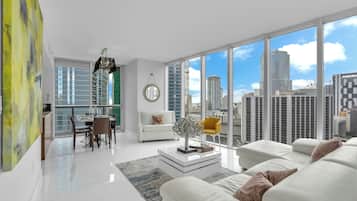 Smart TV, DVD player, books, stereo