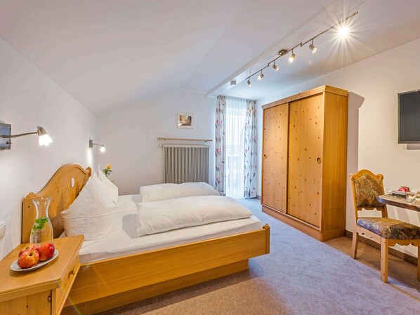 1 bedroom, iron/ironing board, Internet, bed sheets